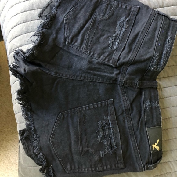 American Eagle size 4 distressed black shorts - Picture 2 of 2